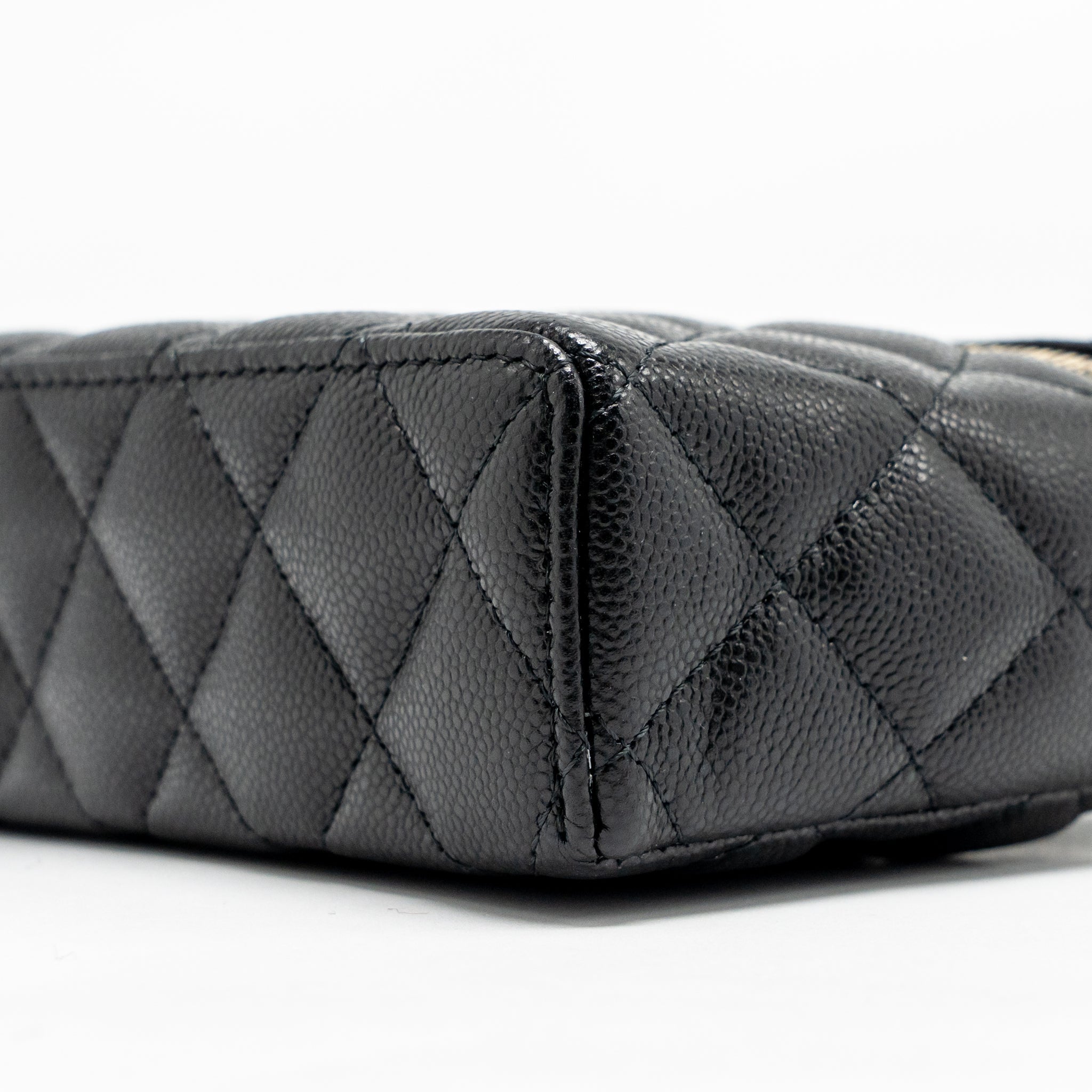 chanel-25p-cc-top-handle-vanity-with-chain-caviar-black-lghwmicrochip-3