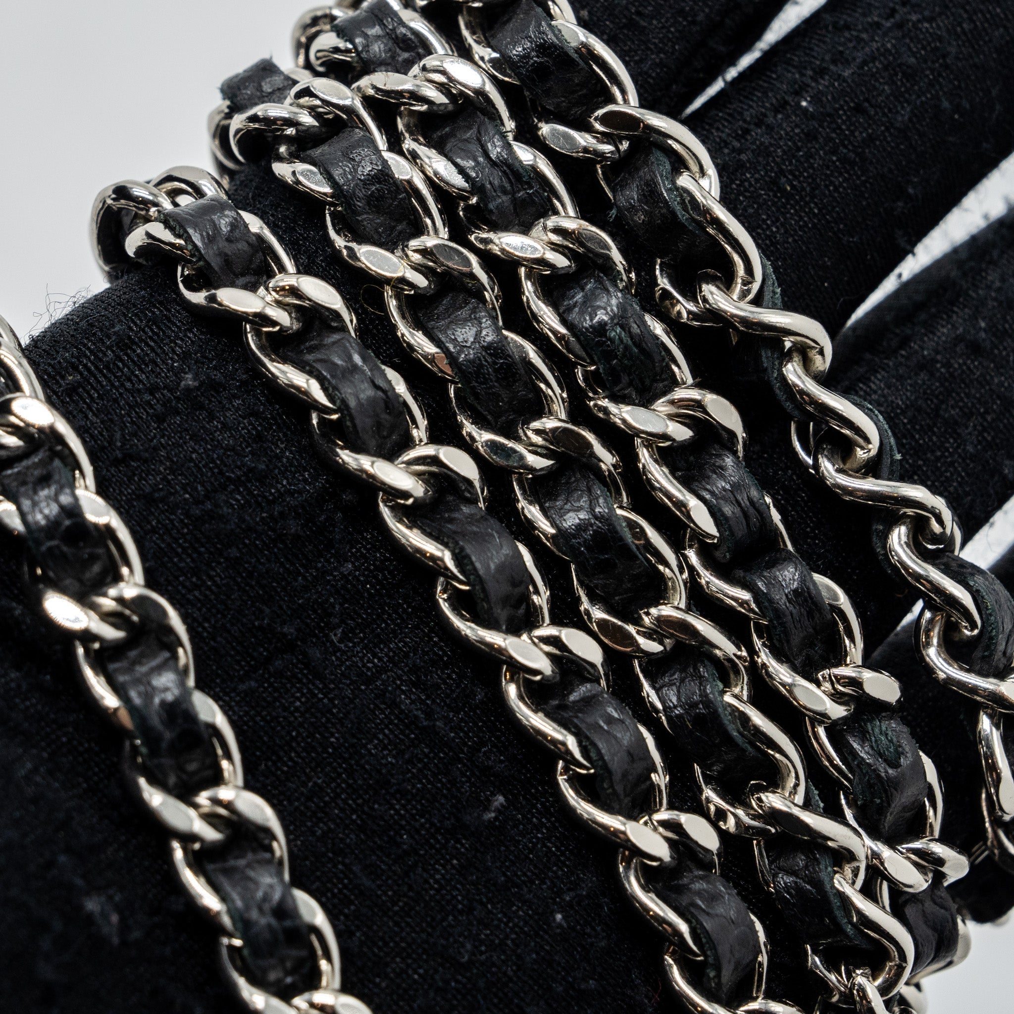 chanel-classic-wallet-on-chain-caviar-black-shw-7