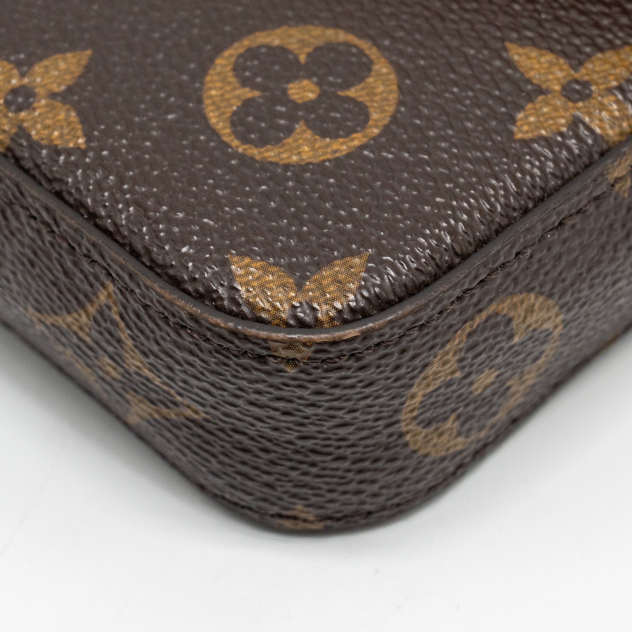 louis-vuitton-felicie-pochette-monogram-canvas-ghw-17