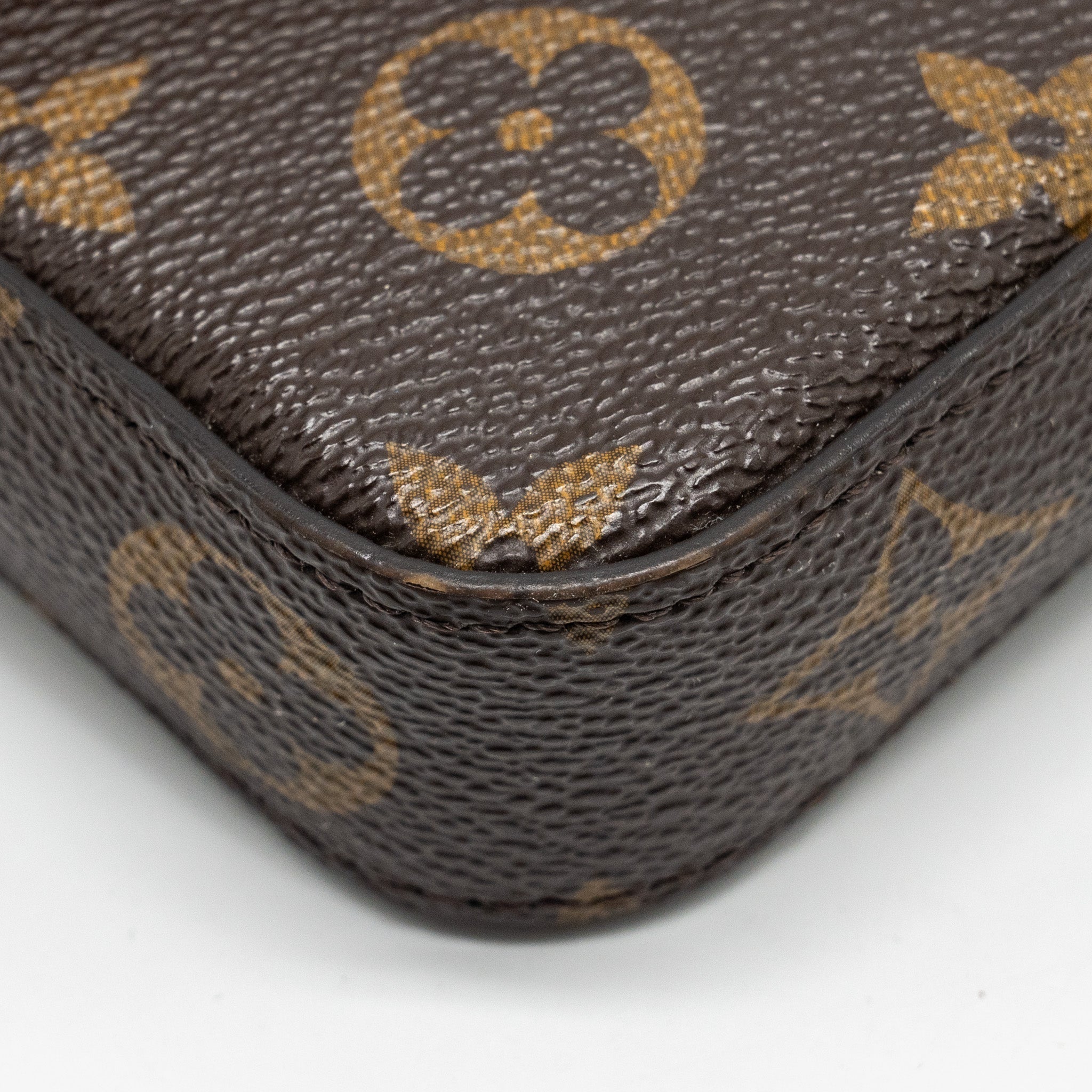 louis-vuitton-felicie-pochette-monogram-canvas-ghw-17