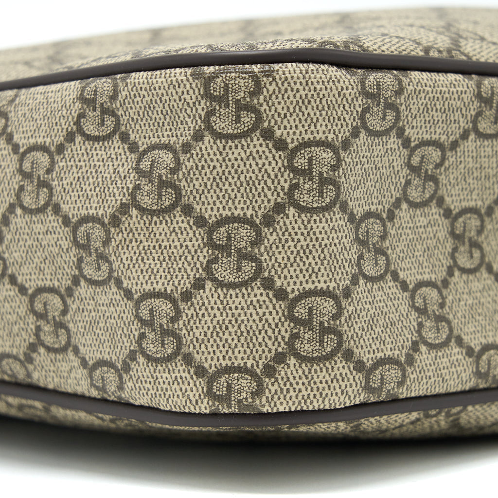 gucci-messenger-bag-gg-supreme-canvas-ghw
