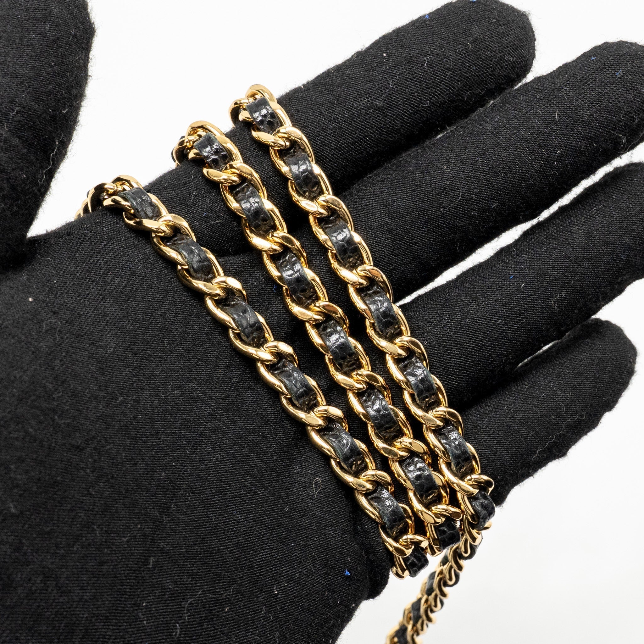 chanel-classic-wallet-on-chain-caviar-black-ghw-25