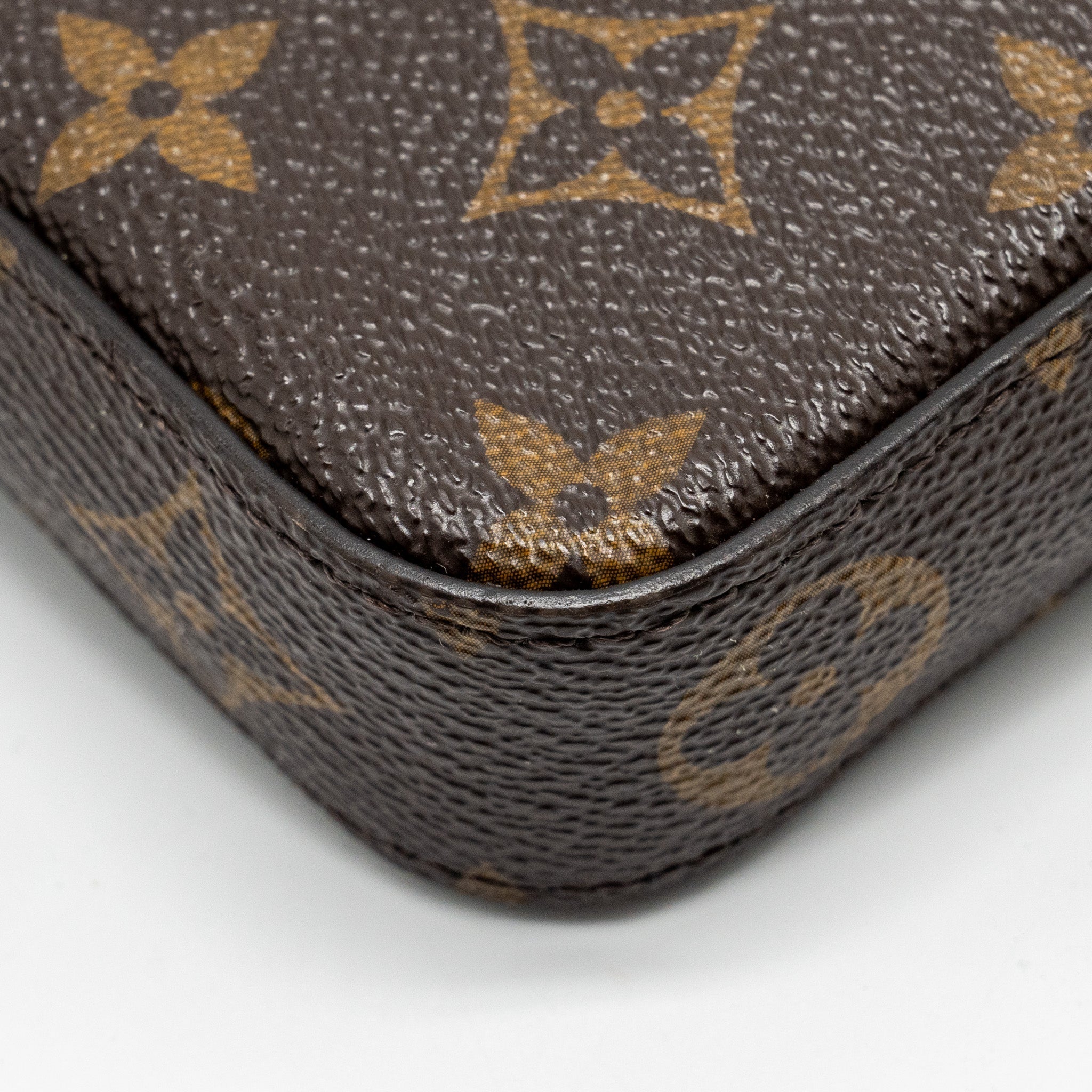 louis-vuitton-felicie-pochette-monogram-canvas-ghw-17