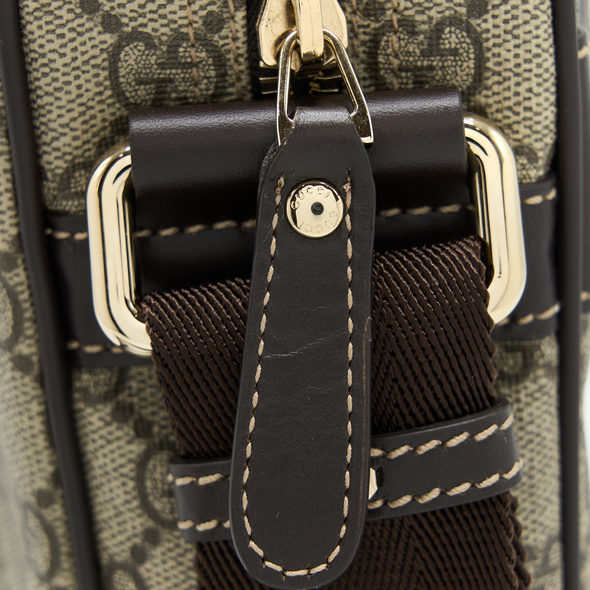 gucci-messenger-bag-gg-supreme-canvas-ghw