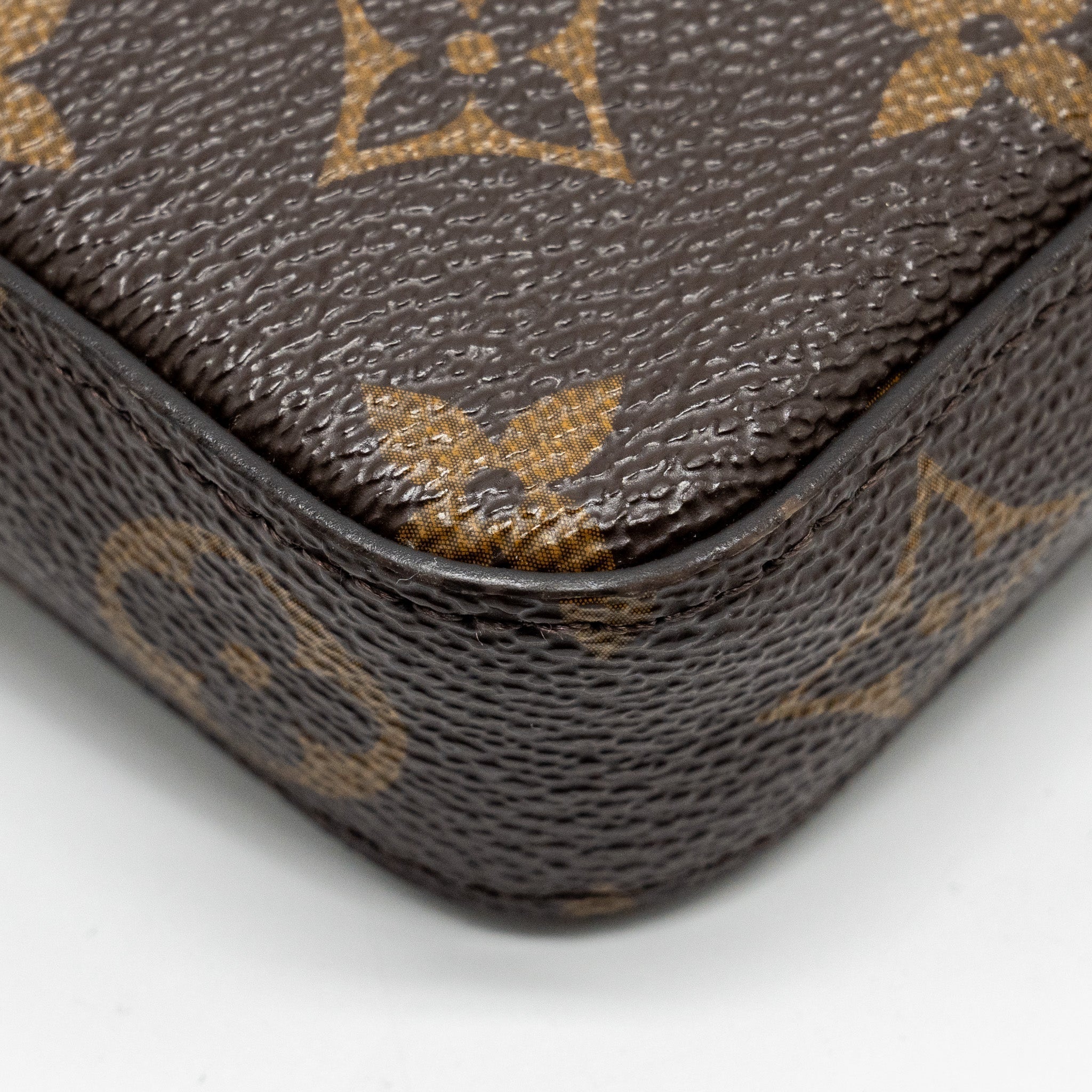 louis-vuitton-felicie-pochette-monogram-canvas-ghw-17
