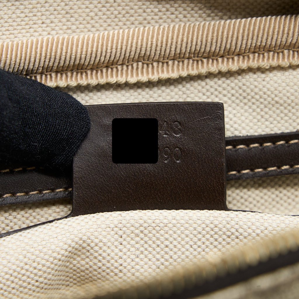 gucci-messenger-bag-gg-supreme-canvas-ghw