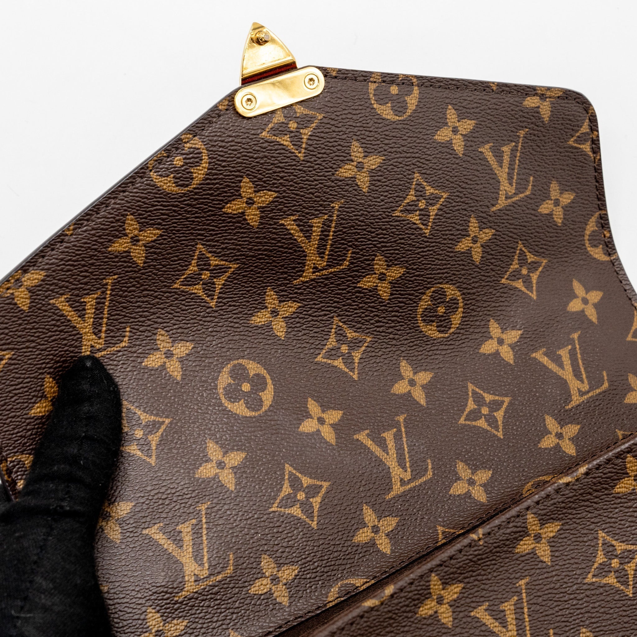 louis-vuitton-pochette-metis-monogram-canvas-with-ghw-1
