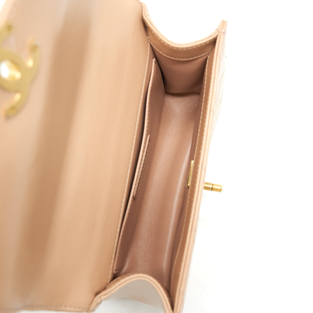 chanel-21a-gold-crush-flap-bag-calfskin-beige-ghw-1