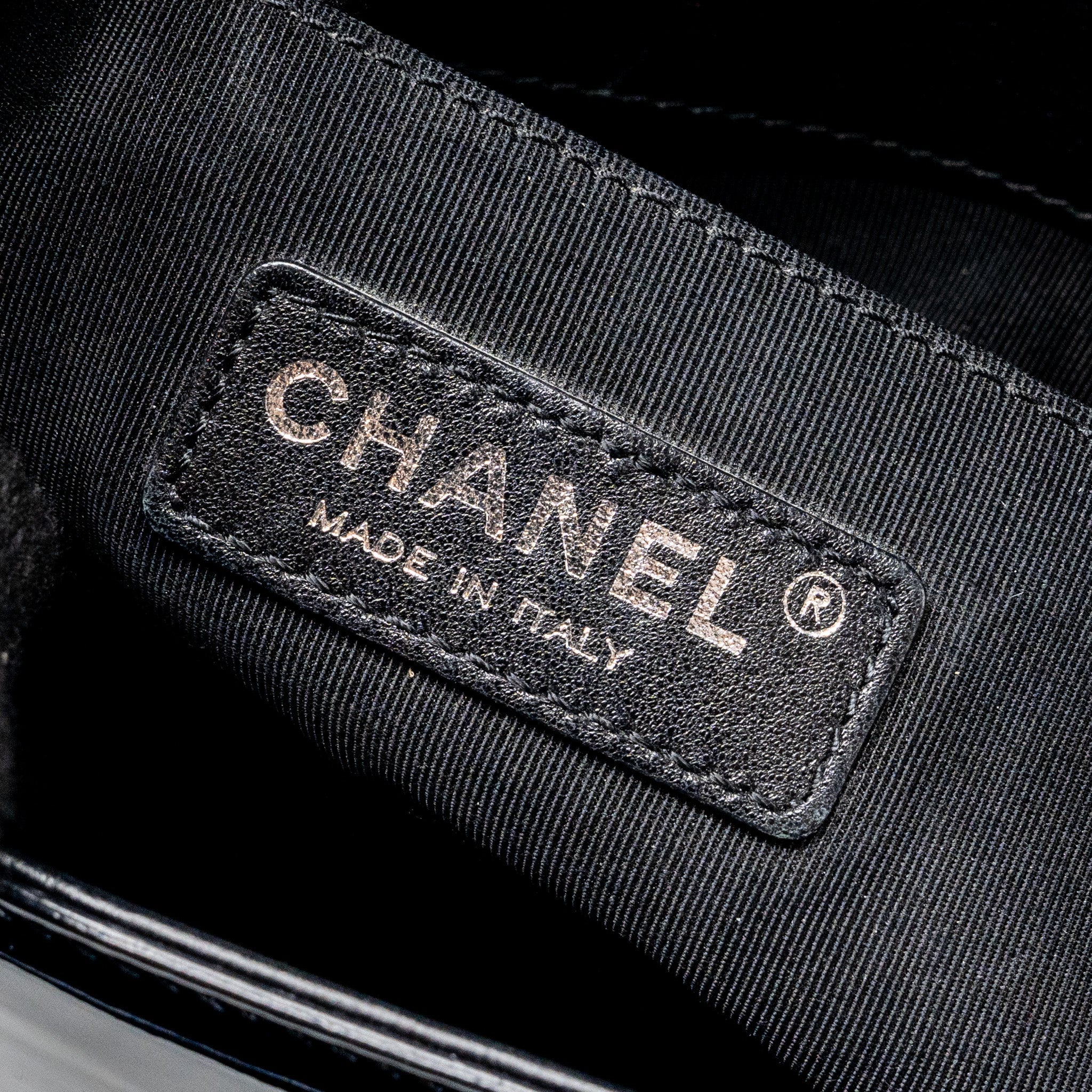 chanel-small-boy-bag-patent-black-with-multicolour-hardware