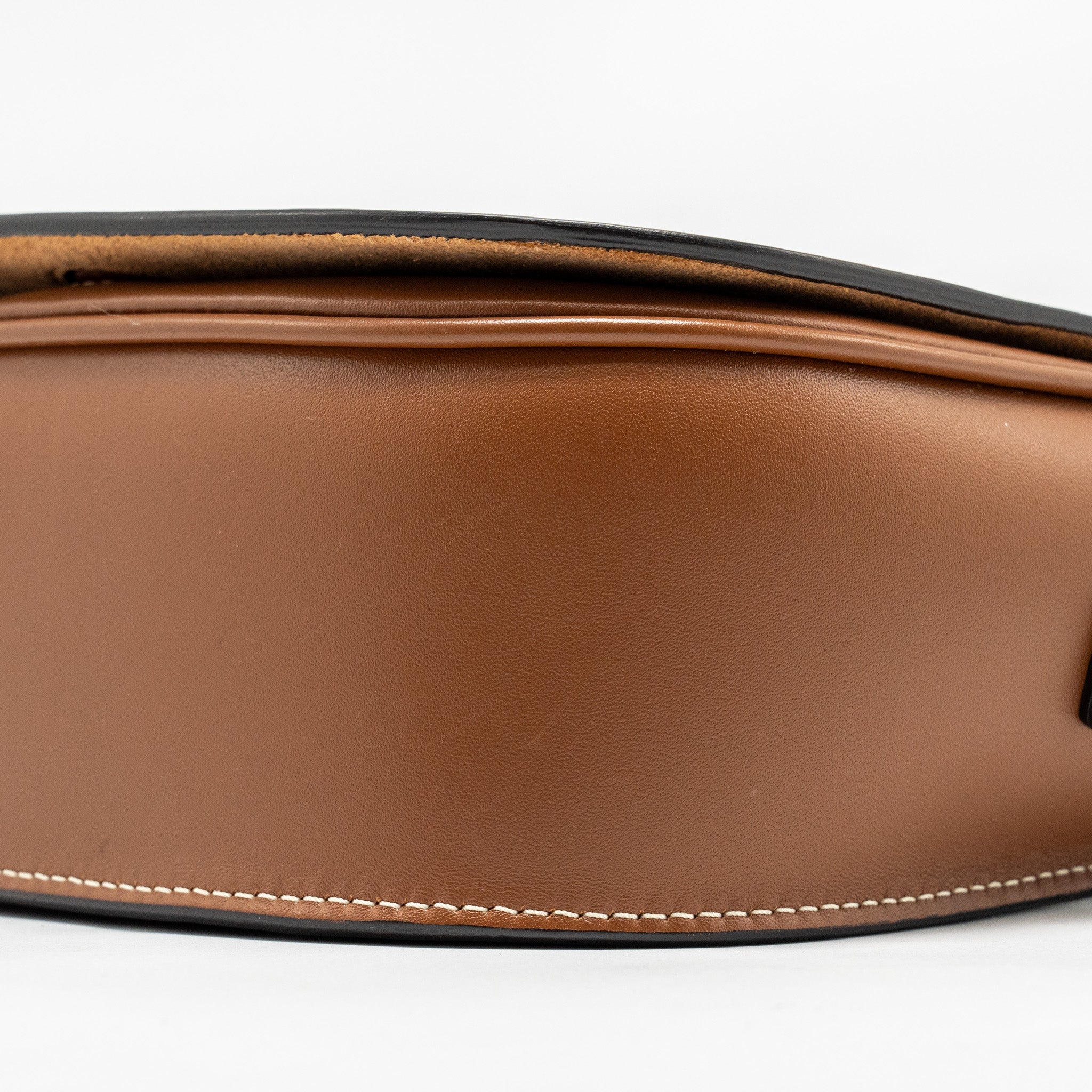celine-folco-cuir-triomphe-smooth-calfskin-tan-ghw