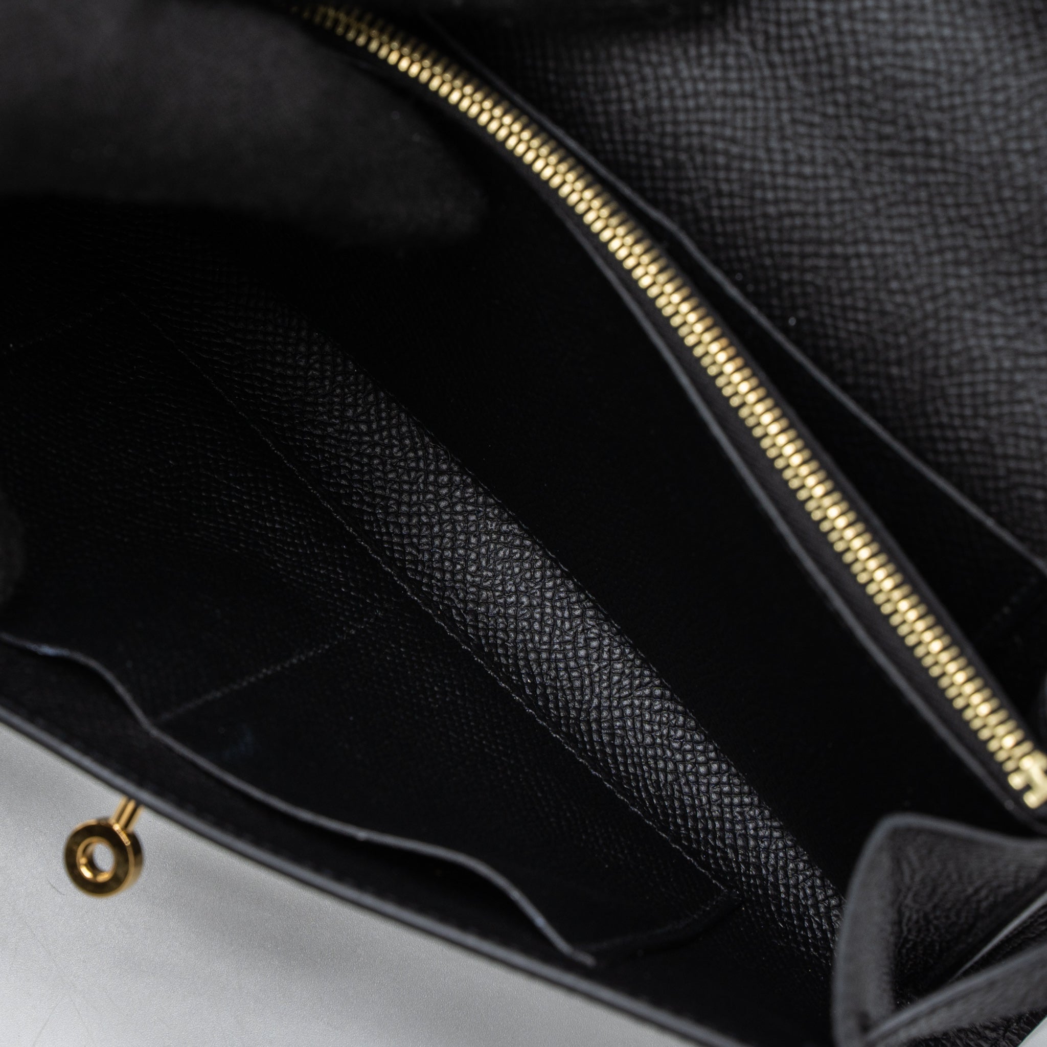 hermes-classic-kelly-to-go-epsom-black-ghw-stamp-u
