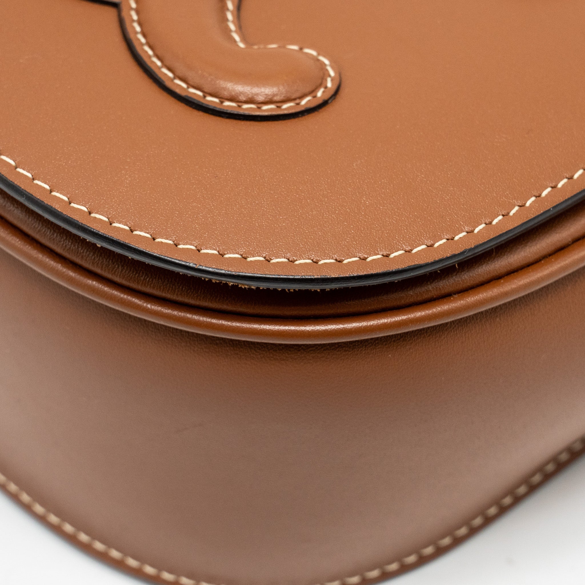 celine-folco-cuir-triomphe-smooth-calfskin-tan-ghw