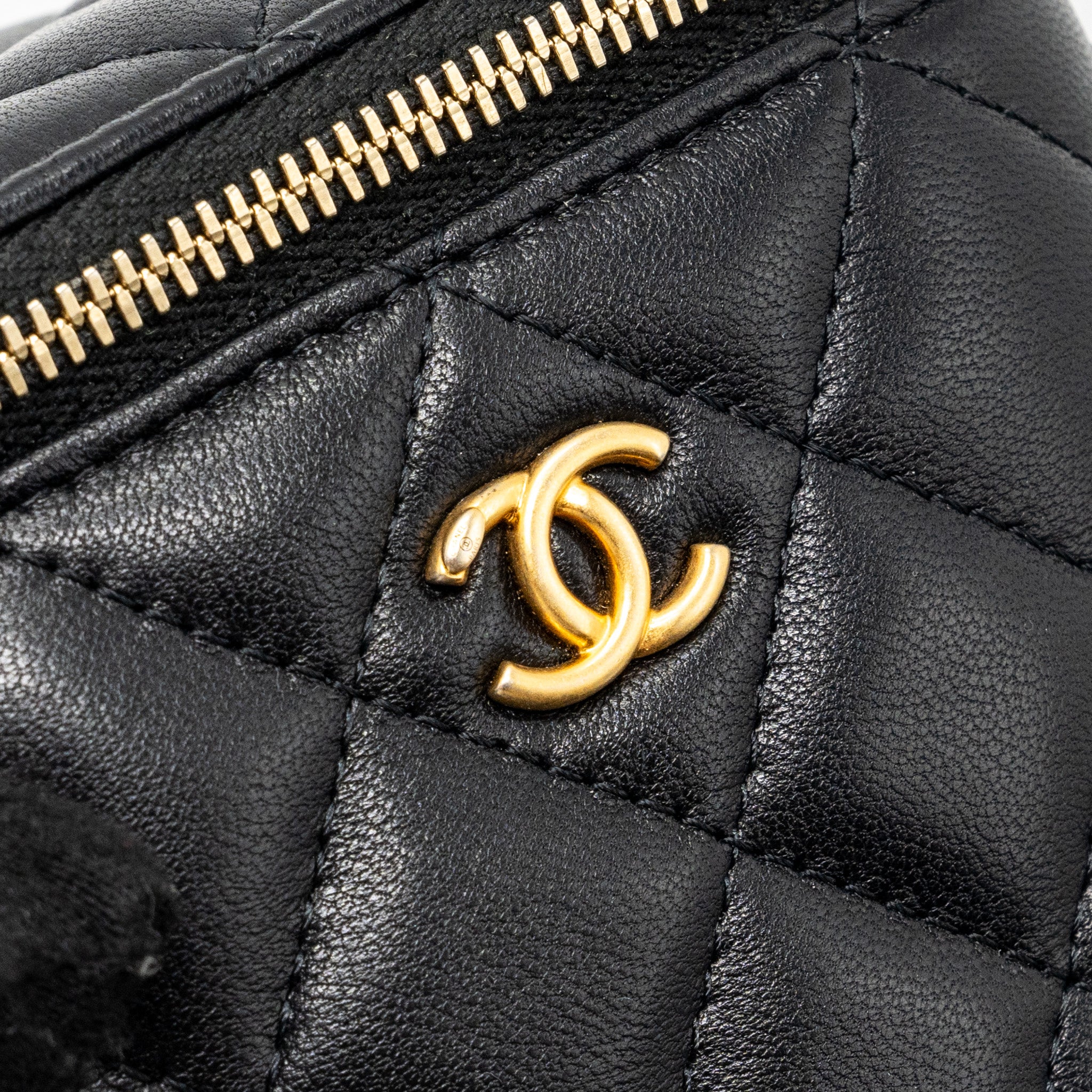 chanel-pearl-crush-mini-vanity-with-chain-lambskin-black-with-ghw