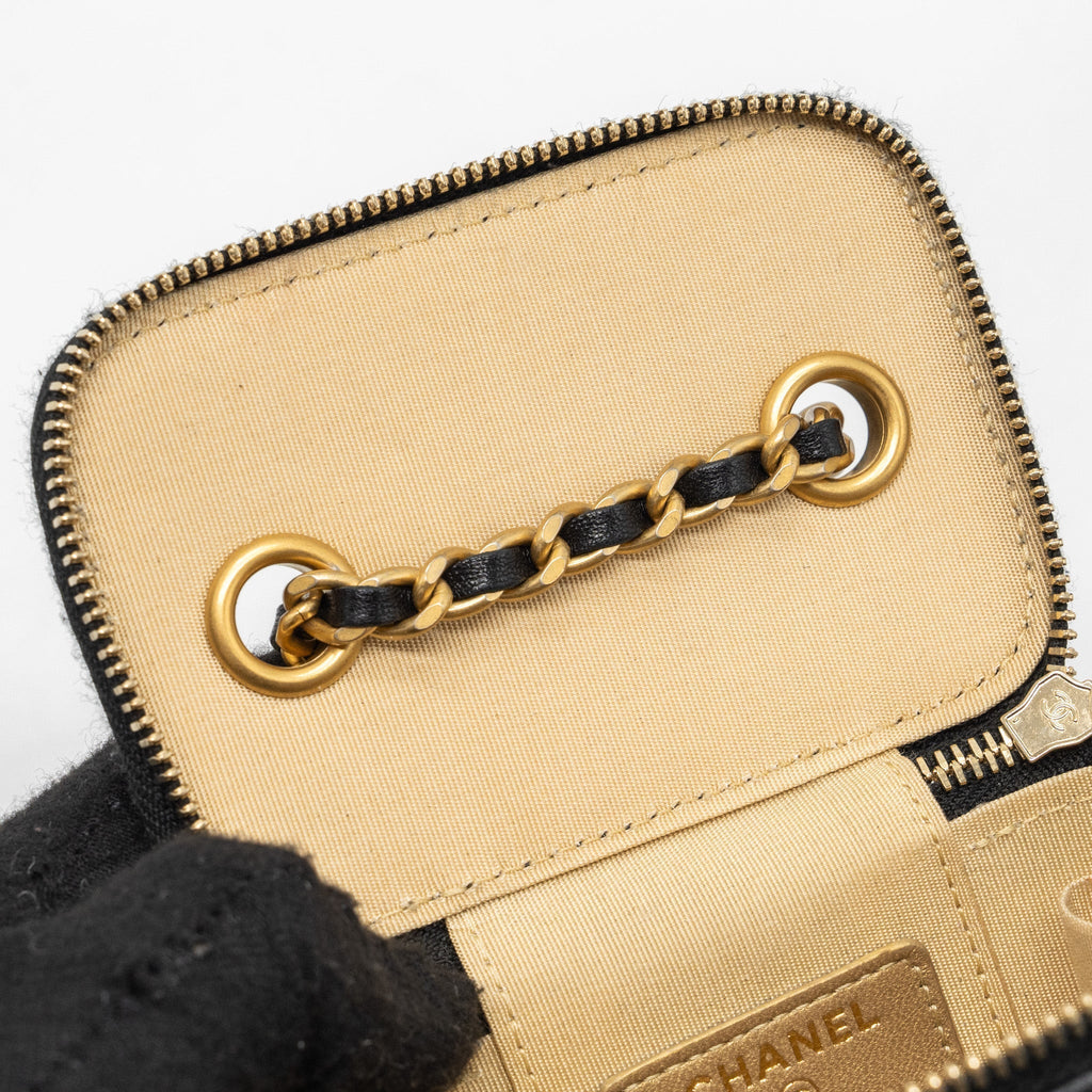 chanel-pearl-crush-mini-vanity-with-chain-lambskin-black-with-ghw