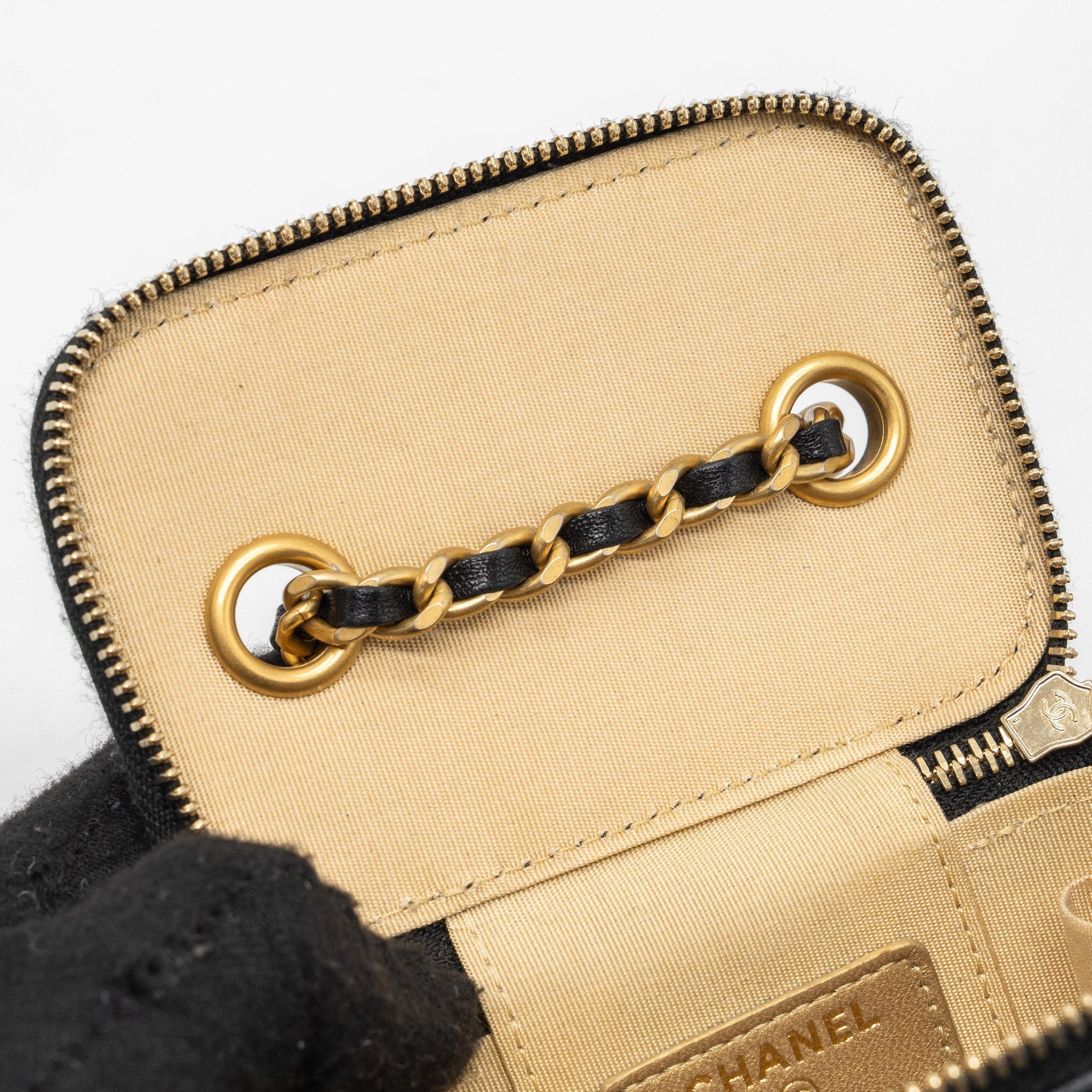 chanel-pearl-crush-mini-vanity-with-chain-lambskin-black-with-ghw