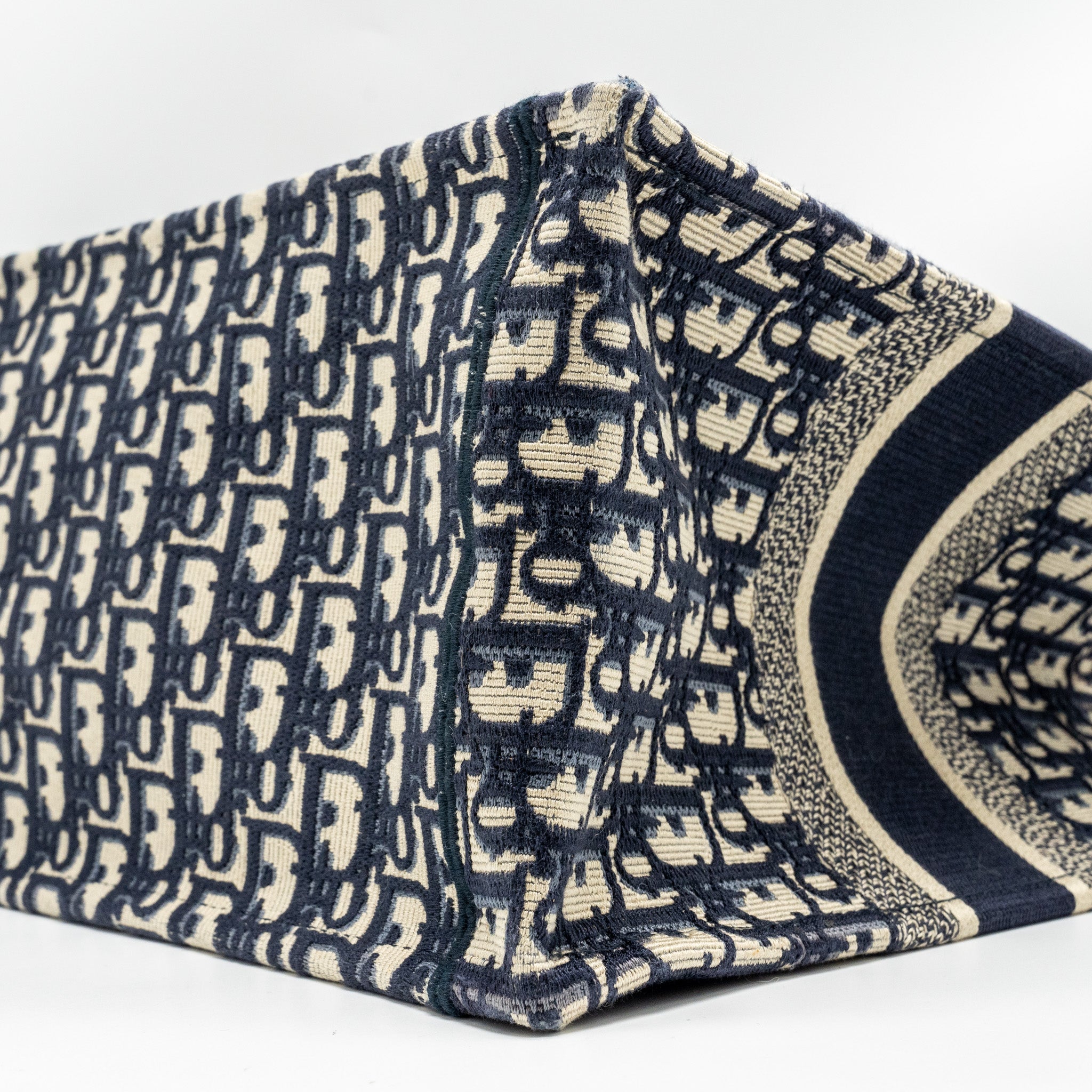 dior-medium-book-tote-dior-oblique-embroidery-blue