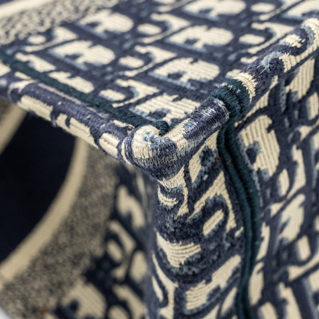 dior-medium-book-tote-dior-oblique-embroidery-blue