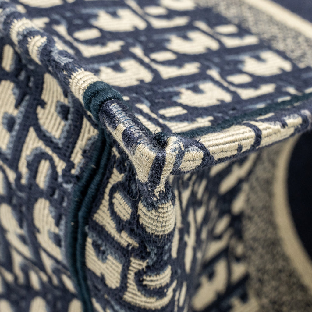dior-medium-book-tote-dior-oblique-embroidery-blue