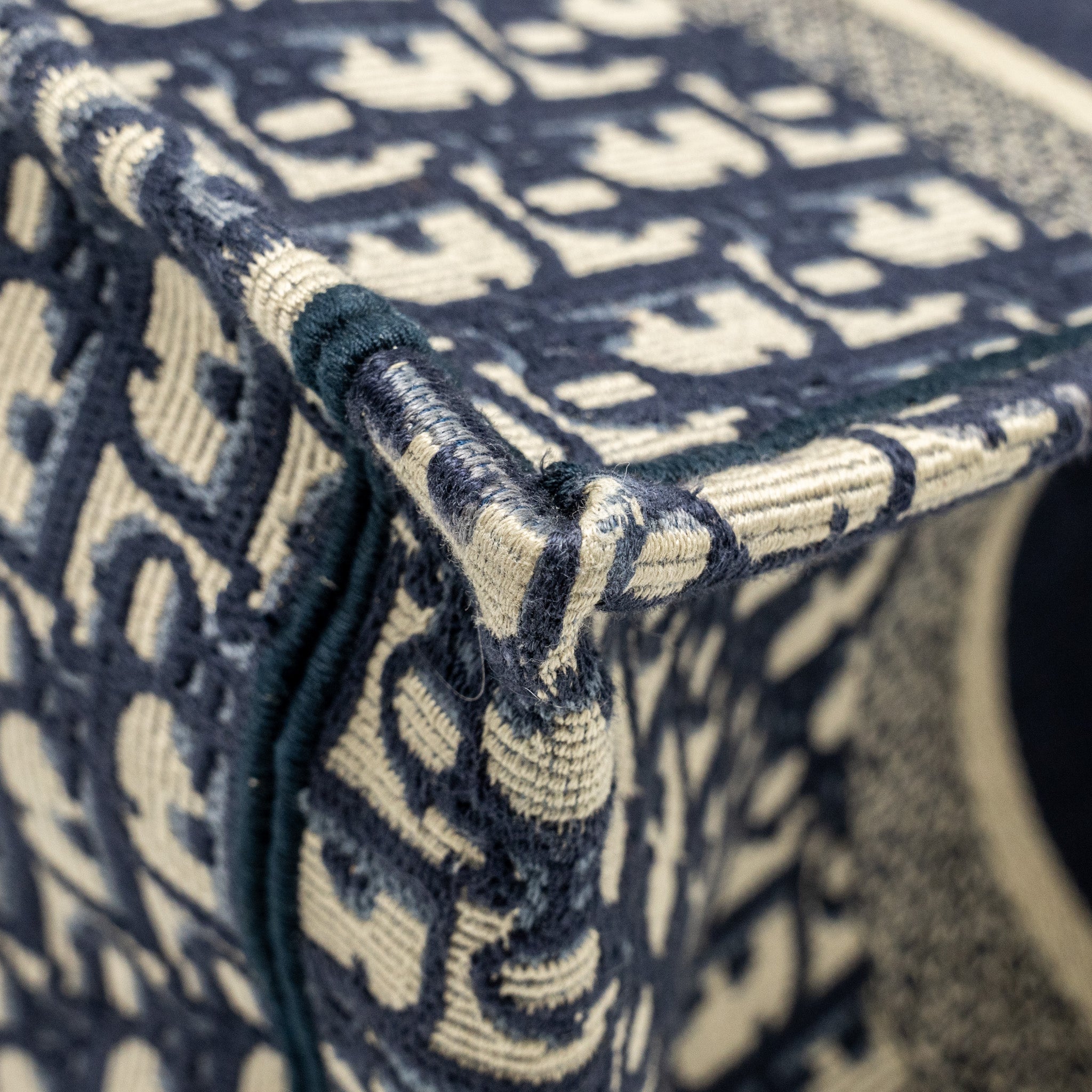 dior-medium-book-tote-dior-oblique-embroidery-blue