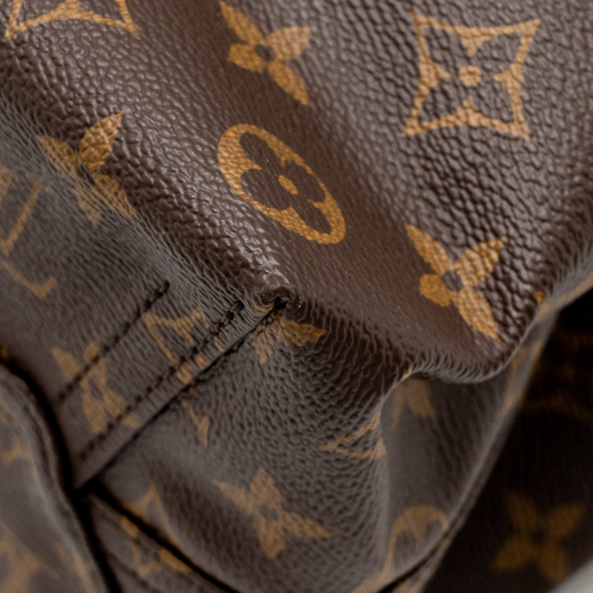 louis-vuitton-atlantis-gm-monogram-canvas-ghw