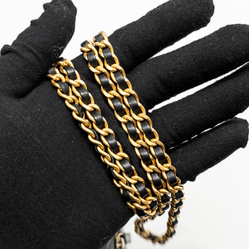 chanel-top-handle-mini-wallet-on-chain-calfskin-black-ghwmicrochip