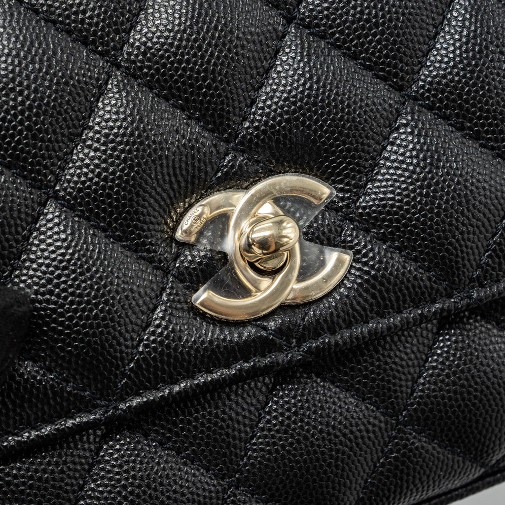 chanel-coco-handle-extra-mini-caviar-black-lghwmicrochip-2