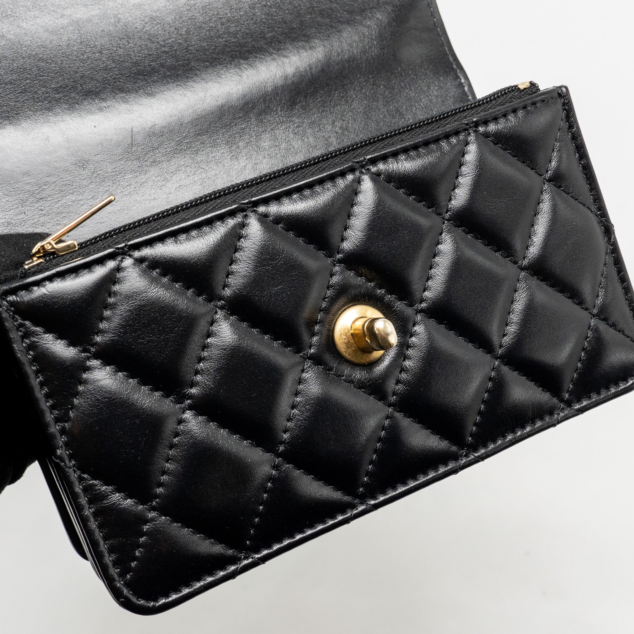 chanel-top-handle-mini-wallet-on-chain-calfskin-black-ghwmicrochip