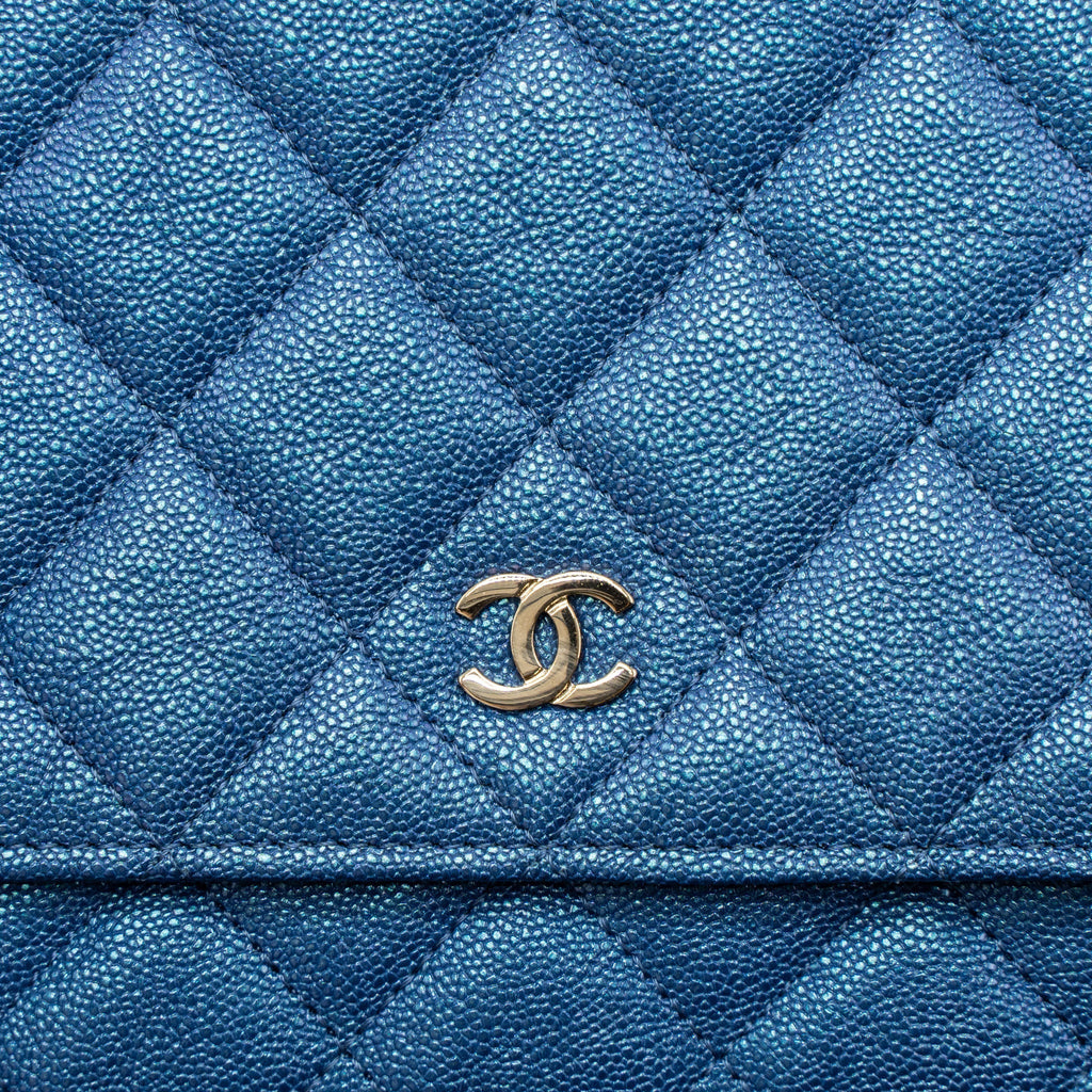 chanel-classic-wallet-on-chain-caviar-iridescent-blue-lghw-1