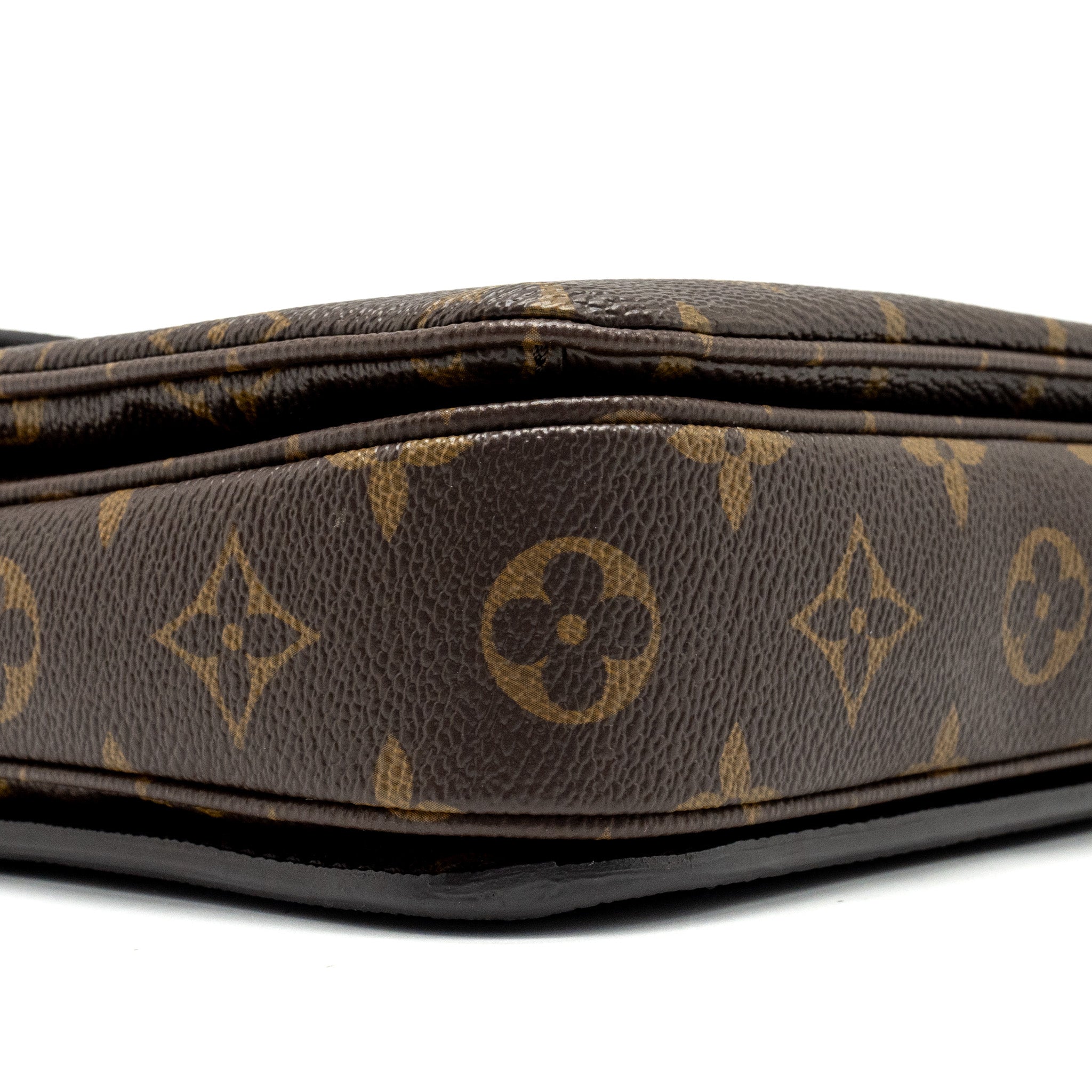 louis-vuitton-pochette-metis-monogram-canvas-ghw-25