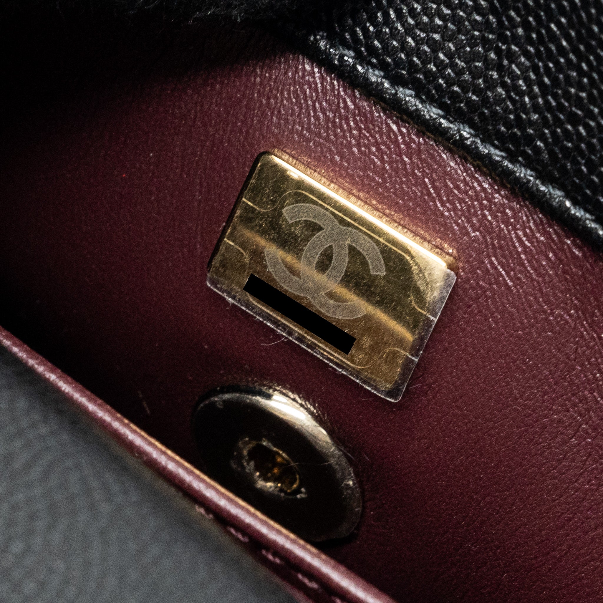 chanel-coco-handle-extra-mini-caviar-black-lghwmicrochip-2
