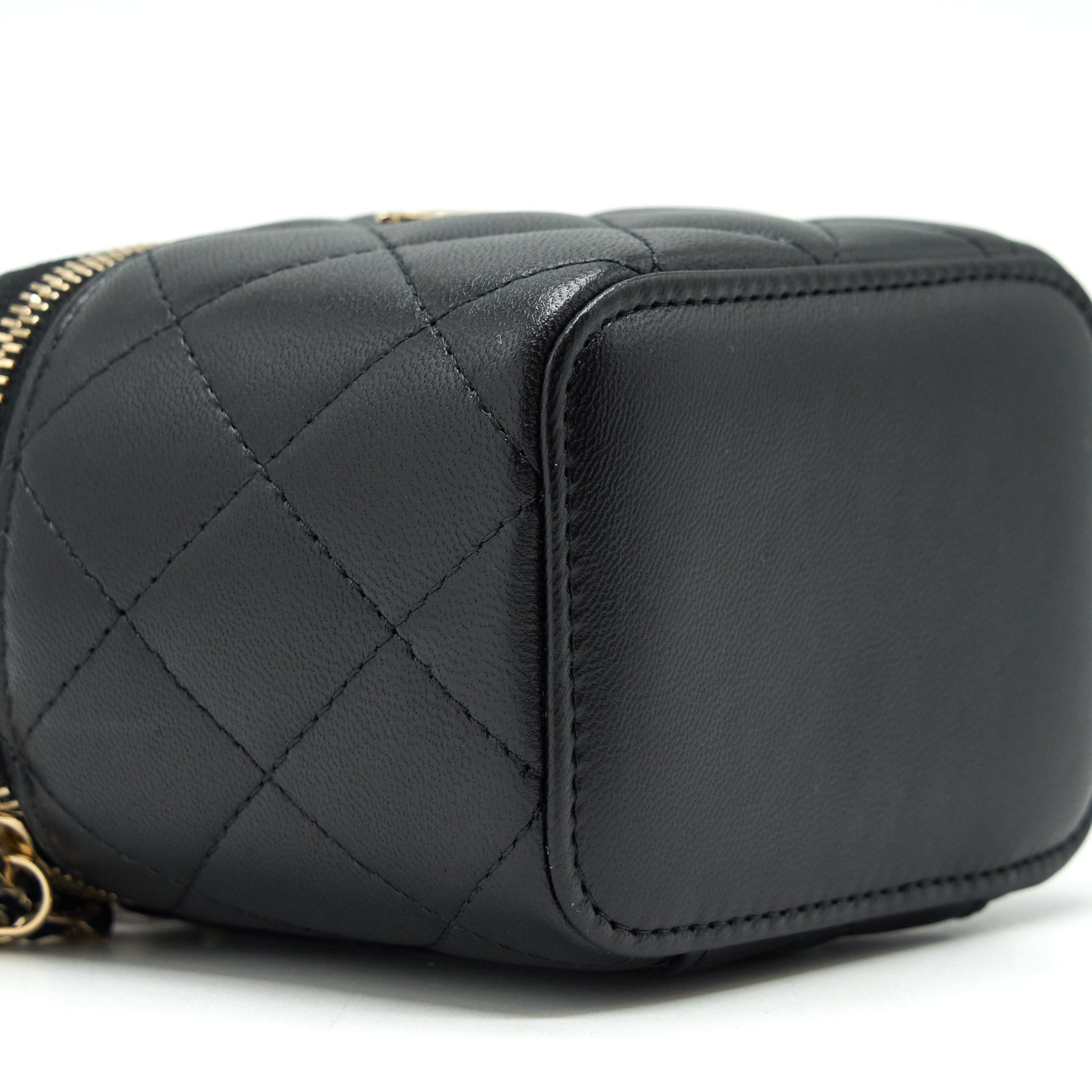 chanel-22p-top-handle-mini-vanity-with-chain-lambskin-black-lghw