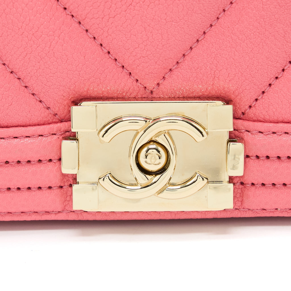 chanel-super-mini-boy-bag-chevron-calfskin-pink-lghw-microchip