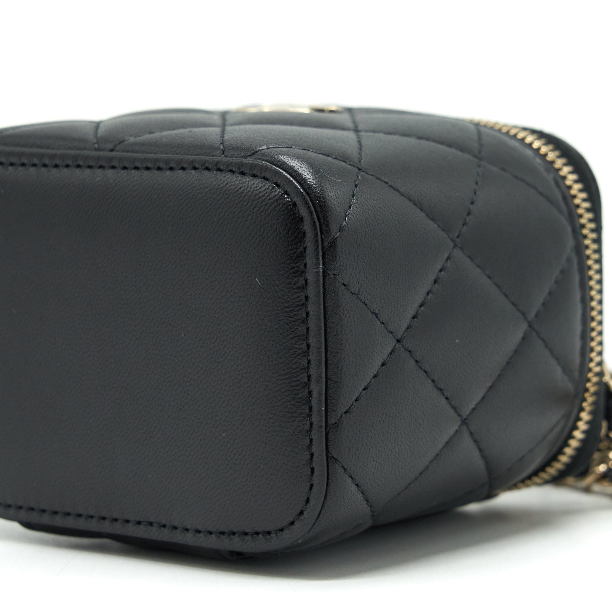 chanel-22p-top-handle-mini-vanity-with-chain-lambskin-black-lghw