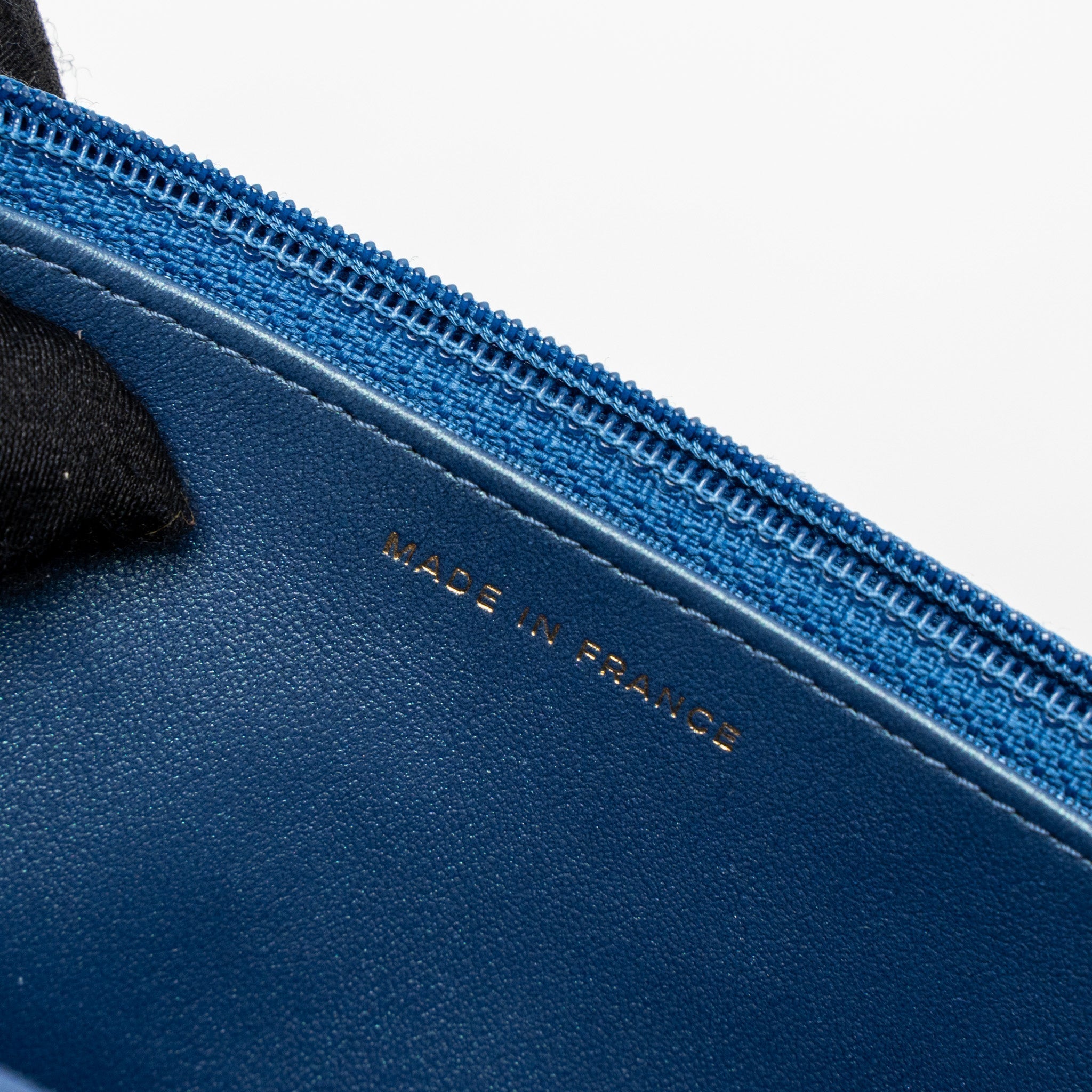 chanel-classic-wallet-on-chain-caviar-iridescent-blue-lghw-1