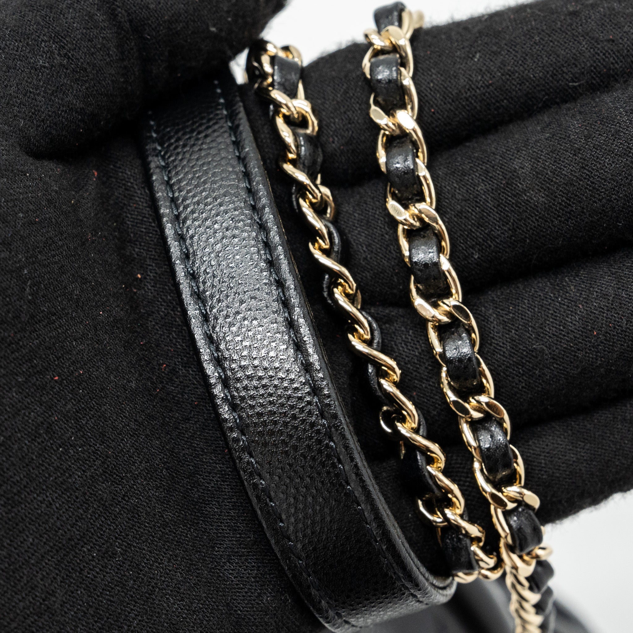 chanel-coco-handle-extra-mini-caviar-black-lghwmicrochip-2