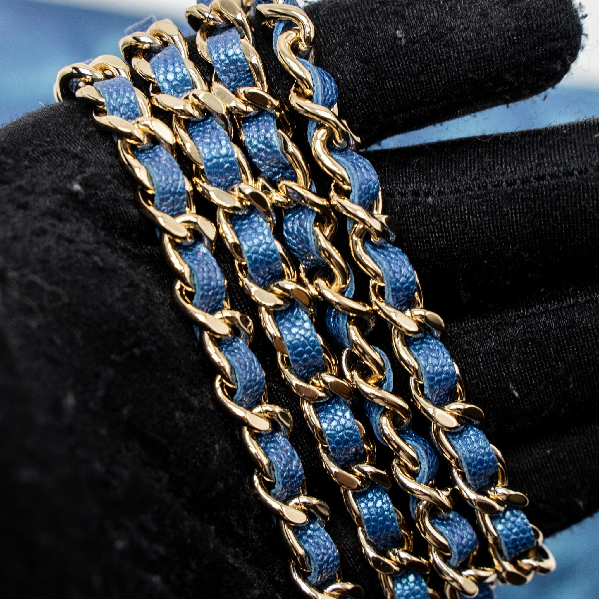 chanel-classic-wallet-on-chain-caviar-iridescent-blue-lghw-1