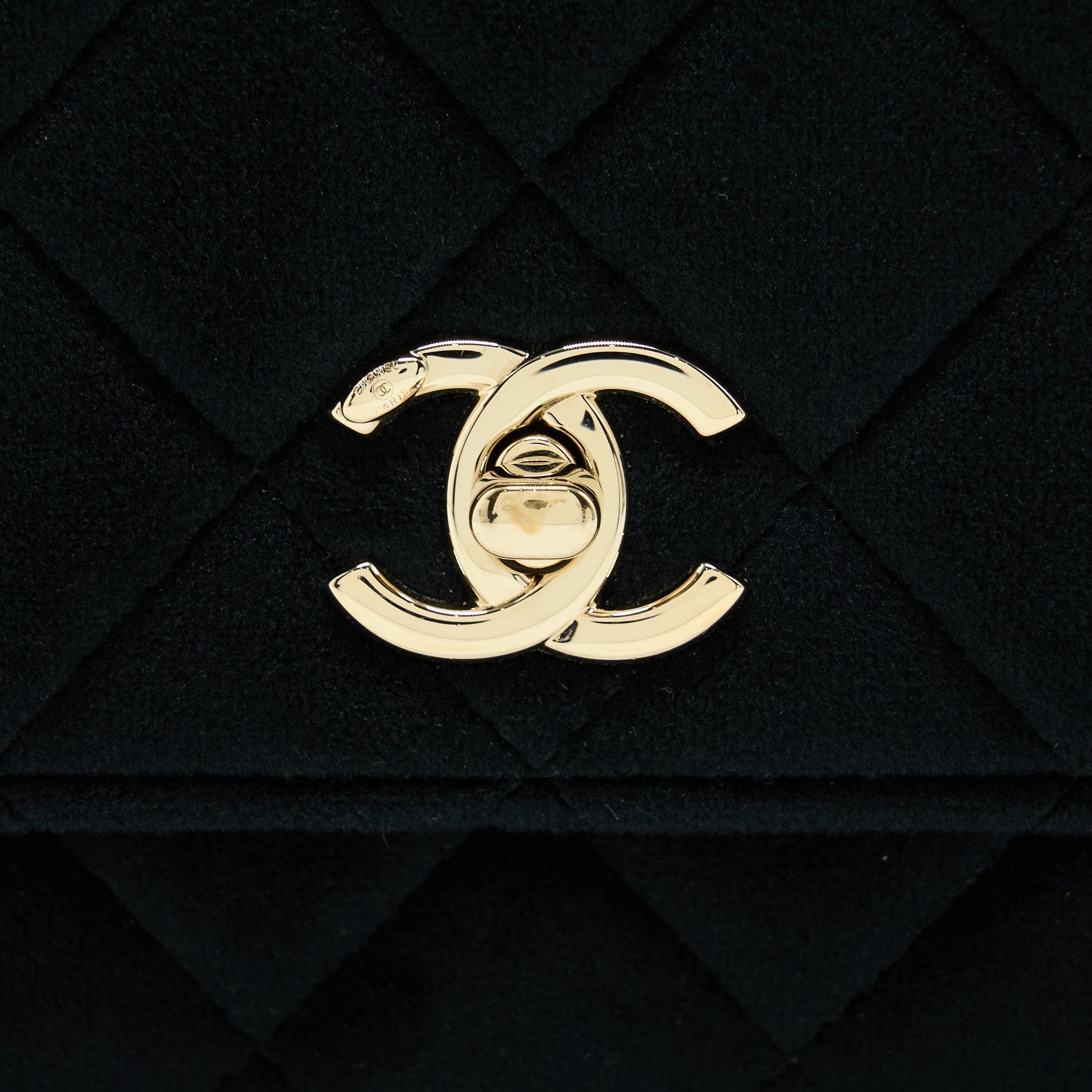 chanel-velvet-pearl-crush-wallet-on-chain-black-lghw