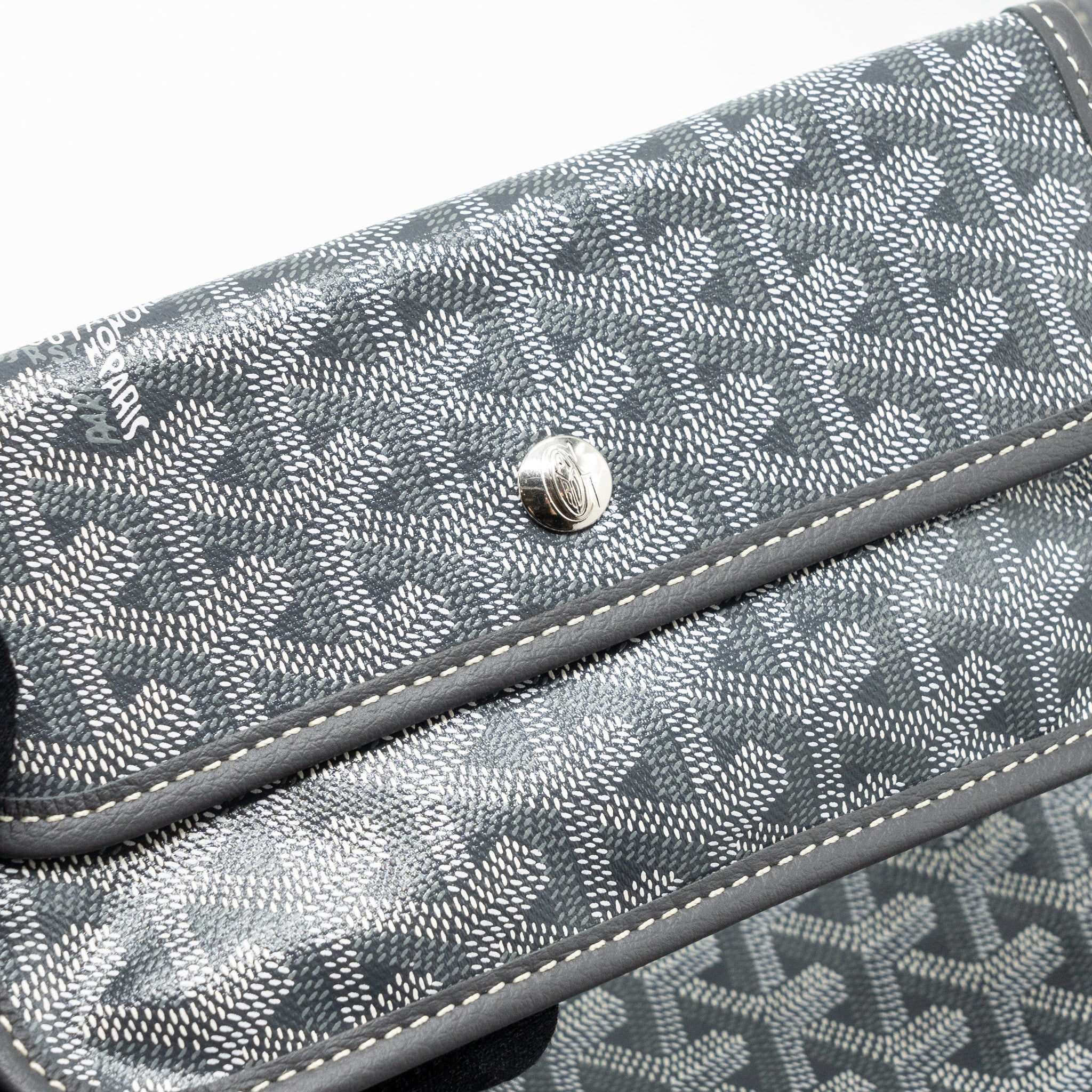 goyard-boheme-hobo-pm-goyardine-canvas-gris-shw