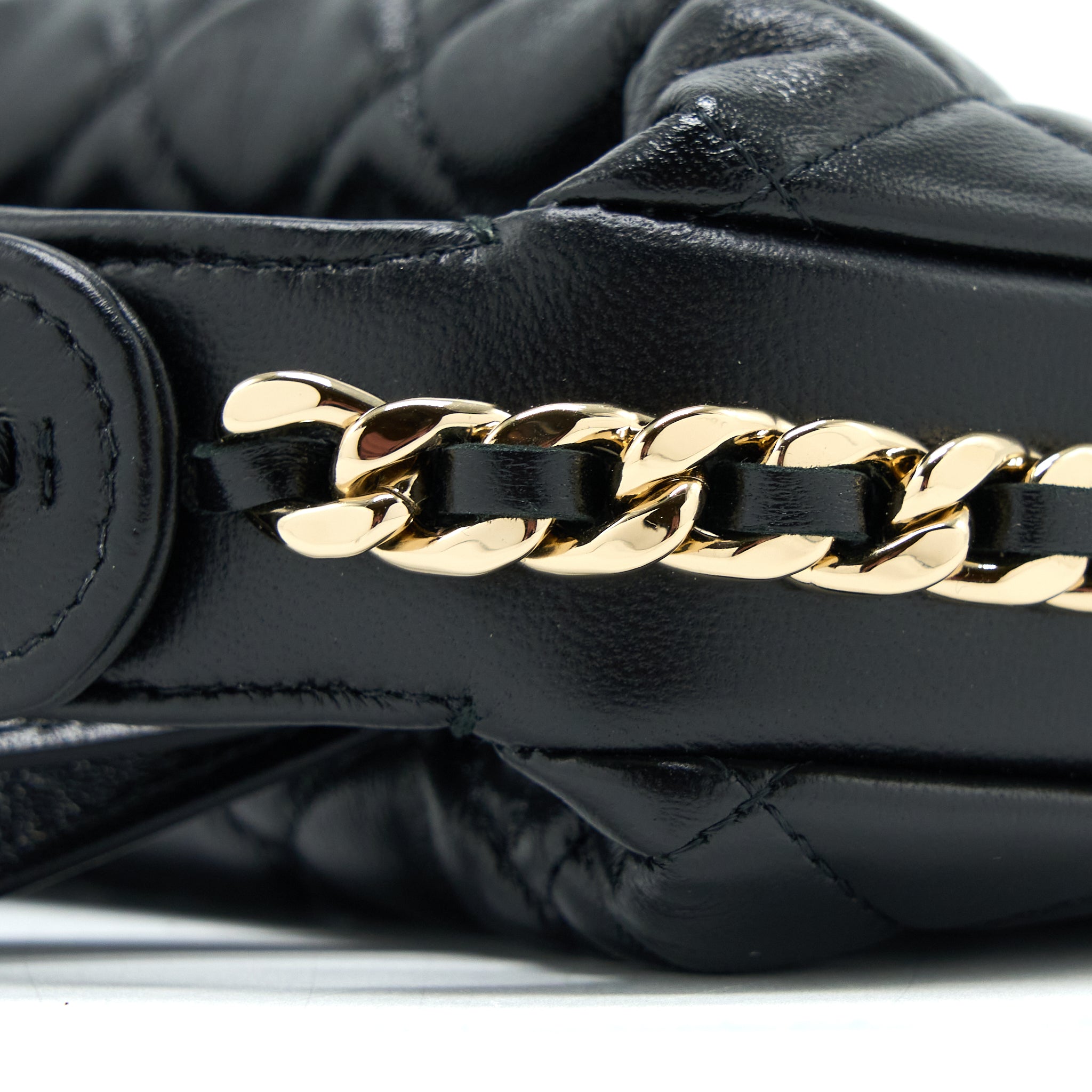 chanel-23c-round-cruise-pouch-lambskin-black-lghw-microchip