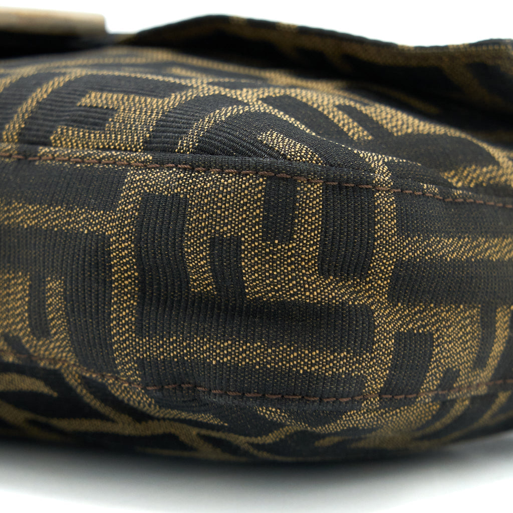 fendi-vintage-baguette-shouder-bag-ff-jacqiard-shw