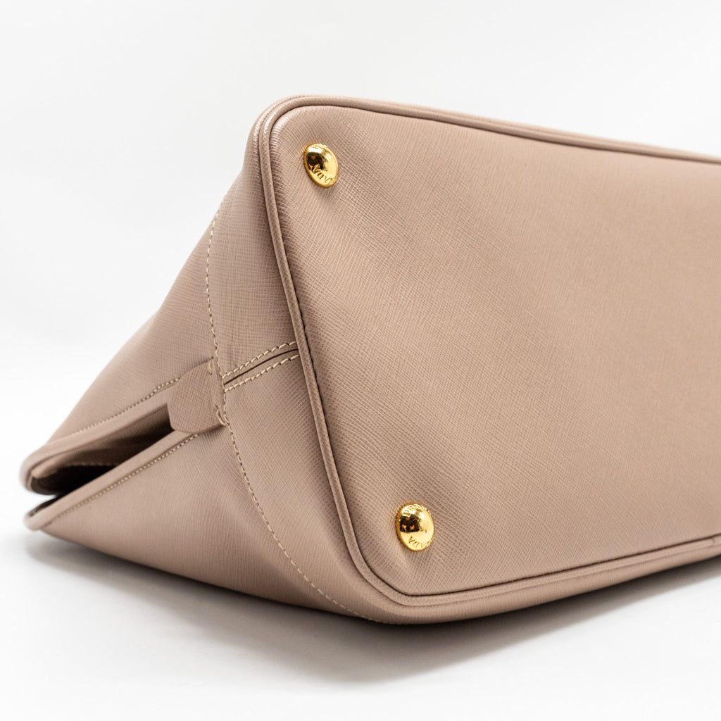 prada-saffiano-vernice-promenade-dome-tote-leather-beige