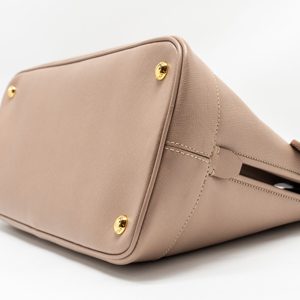 prada-saffiano-vernice-promenade-dome-tote-leather-beige