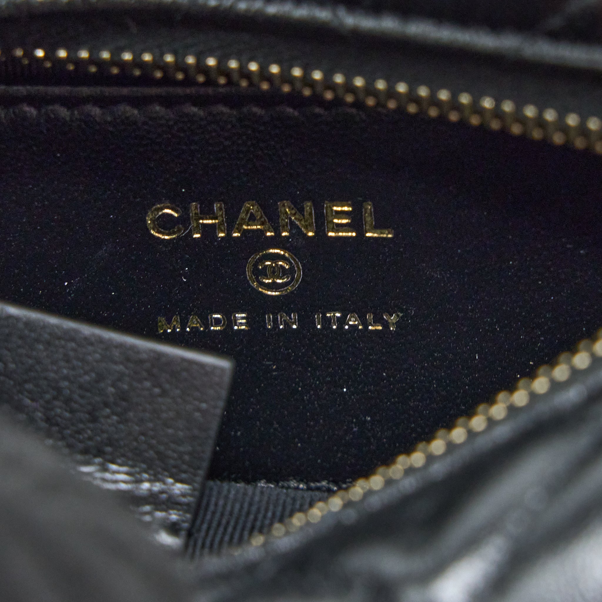 chanel-23c-round-cruise-pouch-lambskin-black-lghw-microchip