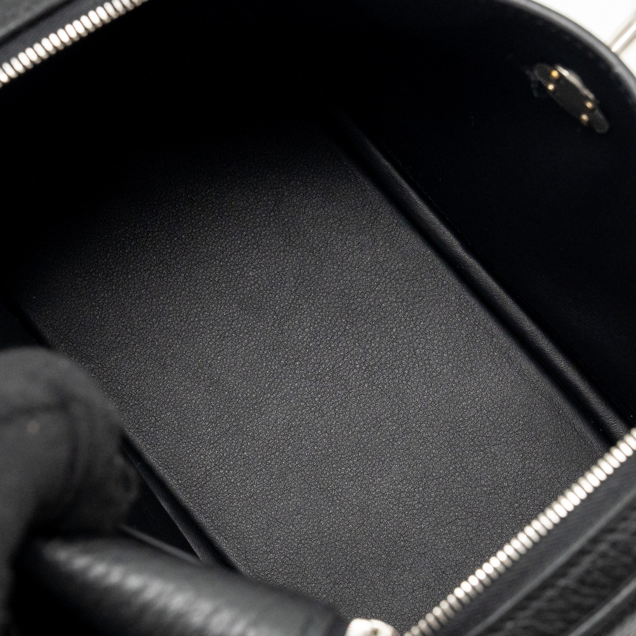 hermes-mini-lindy-ii-clemence-black-shw-stamp-k
