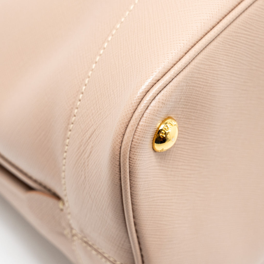 prada-saffiano-vernice-promenade-dome-tote-leather-beige