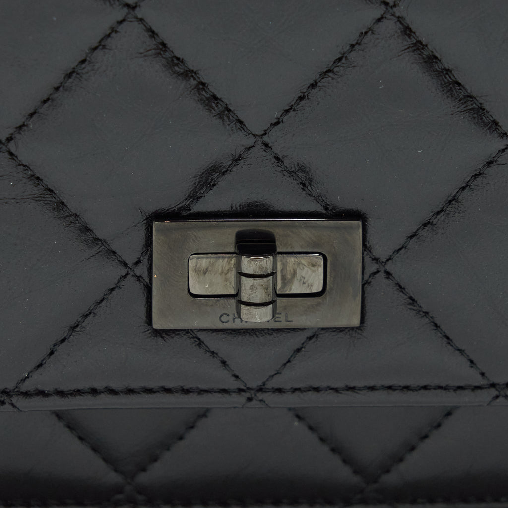 chanel-reissue-wallet-on-chain-aged-calfskin-black-with-black-hardware