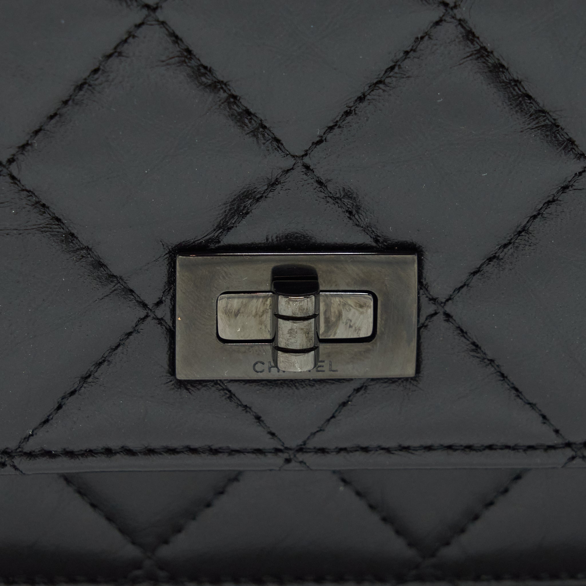 chanel-reissue-wallet-on-chain-aged-calfskin-black-with-black-hardware
