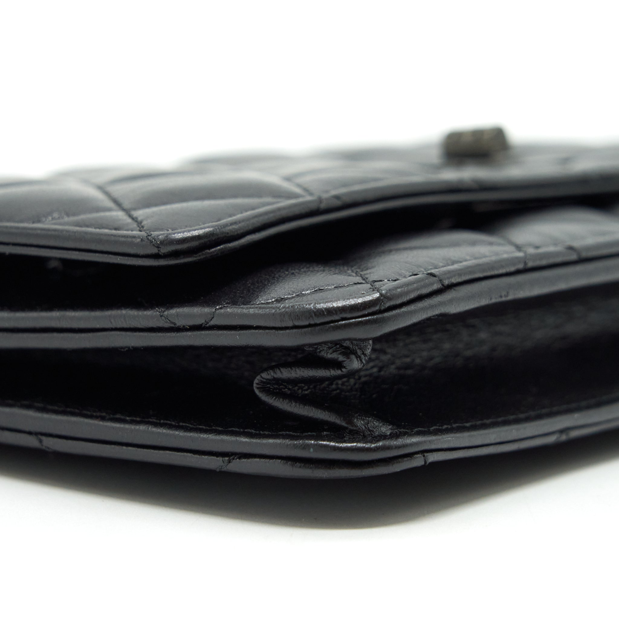 chanel-reissue-wallet-on-chain-aged-calfskin-black-with-black-hardware