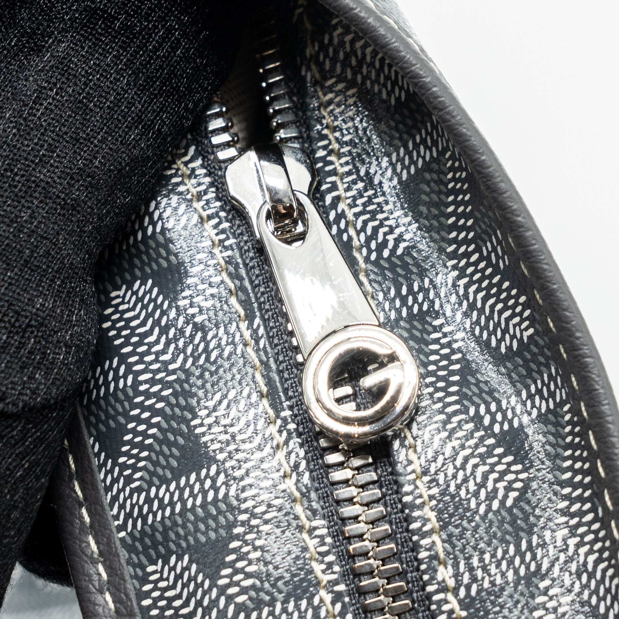 goyard-boheme-hobo-pm-goyardine-canvas-gris-shw