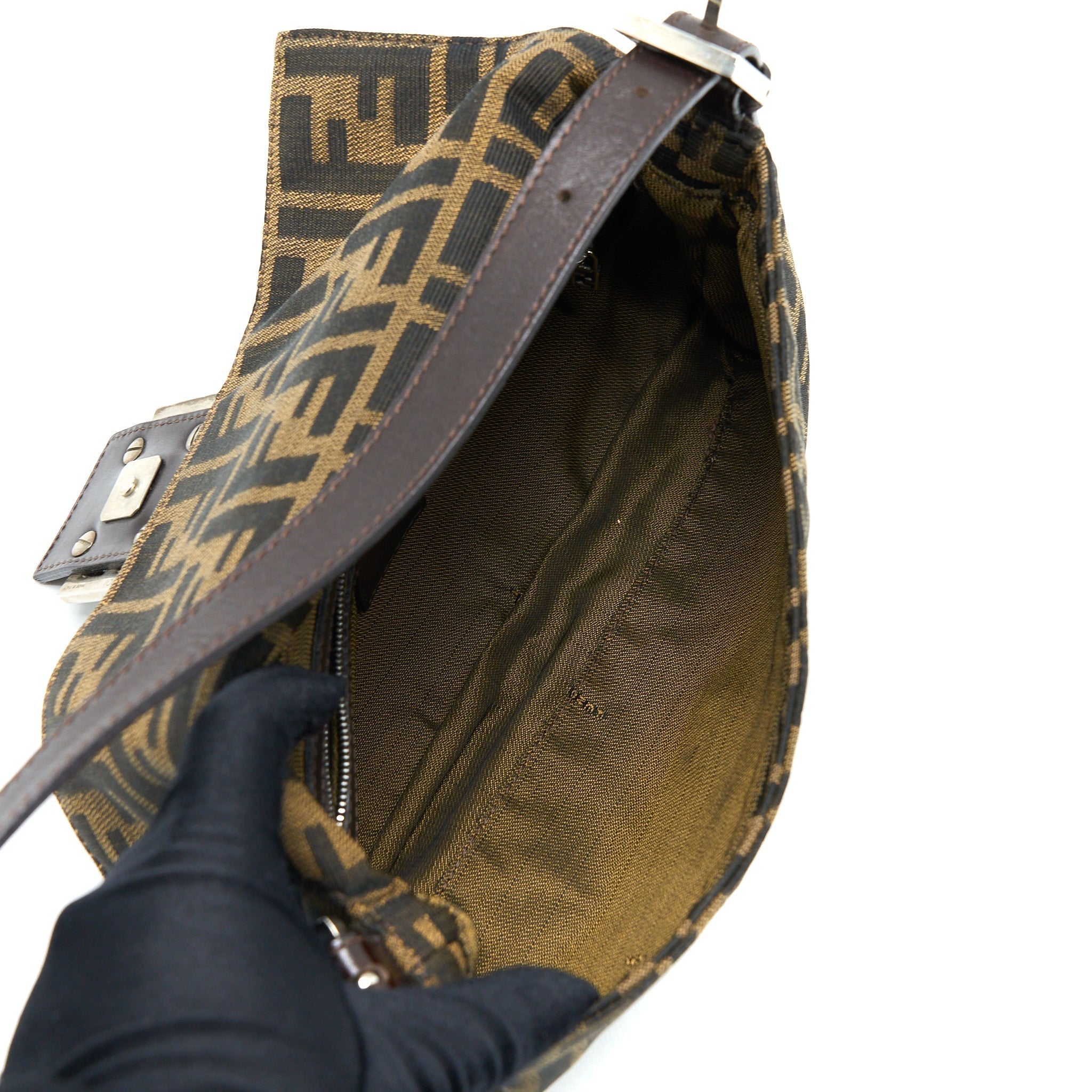 fendi-vintage-baguette-shouder-bag-ff-jacqiard-shw